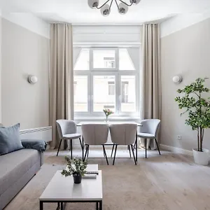 a13-boutique-apartments-best-location-by-bqa-budapest.inbudapesthotels.com/